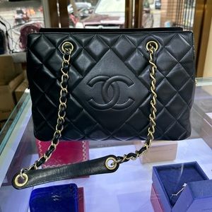 Chanel lampskin medallion zip tote bag tote black